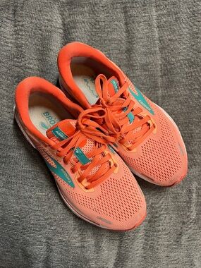Brooks Women's Coral Running Shoes with Teal Accents